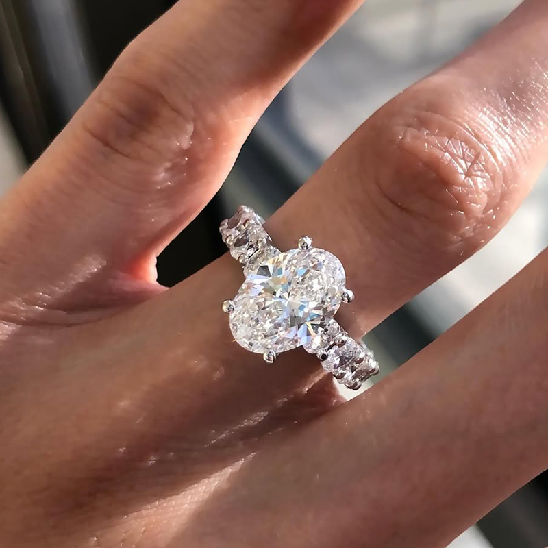 1-331 S925 Luxurious 4.5Ct Oval Cut Simulated Diamond Engagement Ring In Sterling Silver - Image 1