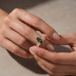 S925 Green Moissanite 3.0Ct Marquise Cut Side Stone Yellow Gold Engagement Ring With Moissanite 2.5Ct Round Cut Women's Wedding Band - Image 2