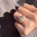 S925 3PC 2.0Ct Solitaire Round Cut Yellow Gold Engagement Ring with Round& Emerald Cut Band - Image 2