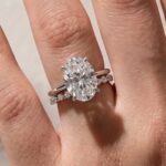 S925 Moissanite Solitaire 5.5Ct Oval Cut Wedding Ring Set With Round Cut Wedding Band - Image 5