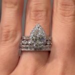S925 3PC 2.2Ct Pear Cut Halo Wedding Rings With Classic Wedding Bands