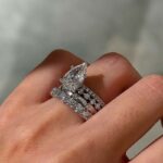 S925 4PC 4.5Ct Pear Cut Wedding Ring Set With Three Classic Wedding Bands - Image 2