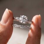 S925 Moissanite Twist 1.2Ct Round Cut 18K White Gold Pave Engagement Ring with Twist Wedding Band