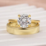 S925 Maxine Moissanite 2.0 Carat Round Cut Yellow Gold Wedding Ring Set With Wide Wedding Band - Image 3