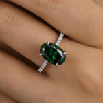 S925 Classic Oval Cut Emerald Green Simulated Diamond Engagement Ring