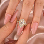 S925 Moissanite 2.5 Ct Halo Pear Cut Yellow Gold Travel Ring - Image 4