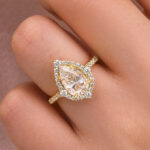 S925 Moissanite 2.5 Ct Halo Pear Cut Yellow Gold Travel Ring