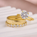 S925 Maxine Moissanite 2.0 Carat Round Cut Yellow Gold Wedding Ring Set with Wide Band - Image 5