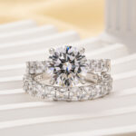 S925 2PC Side Stone 2.0Ct Round Cut Wedding Ring Set - Image 5