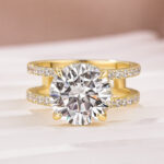 S925 Moissanite Split Shank Design 4.0Ct Round Cut Yellow Gold Engagement Ring - Image 4