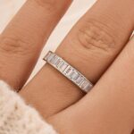S925 Luxury Surround Emerald Wedding Band In Sterling Silver