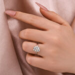 S925 Maxine Attractive Moissanite 2.5 Ct~4.0 Ct Cushion Cut Engagement Ring - Image 7