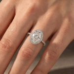 S925 Maxine Exquisite Moissanite 4.0 Carat Halo Oval Cut Engagement Ring In Sterling Silver