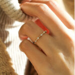 S925 Fashion Design White Gold Round Cut Women's Wedding Band In Sterling Silver - Image 4