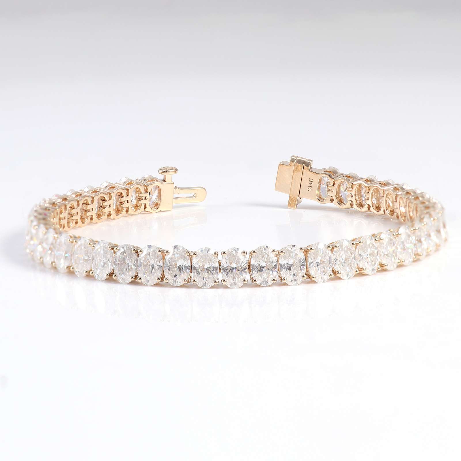 1-1-1 *Oval Moissanite tennis bracelet - Image 1