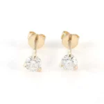 *Exquisite Moissanite Round Cut solitaire Stud Earrings