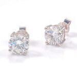 *Exquisite White Gold Moissanite Stud Earrings