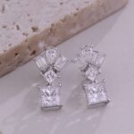 *Elegant White Gold Moissanite Stud Earrings
