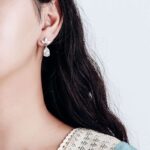 **Dazzling White Gold flower shaped Earrings - Image 4